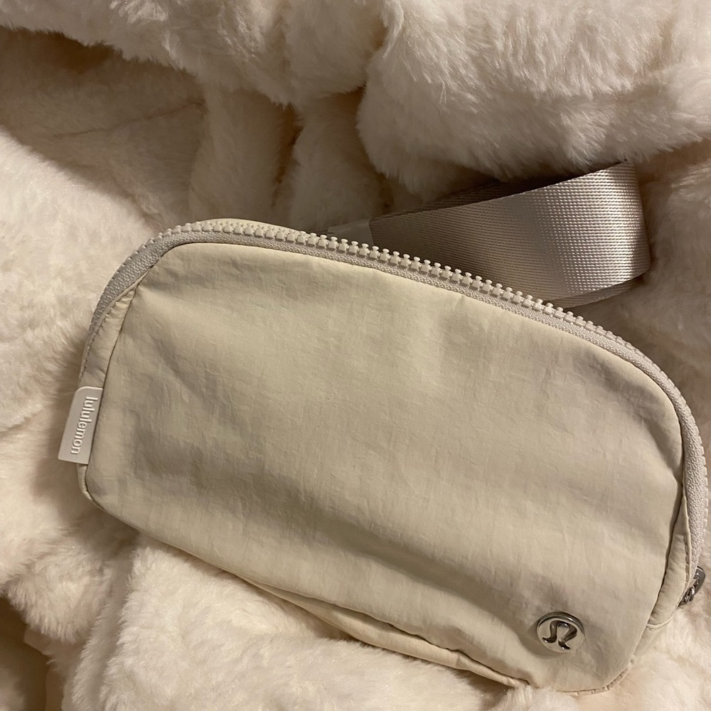 Lululemon Everywhere Belt Bag